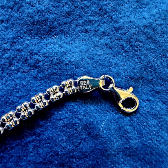 Elegant Sterling Silver Women's Bracelet - Picture 2 of 5